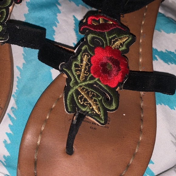Sandals - Picture 2 of 3